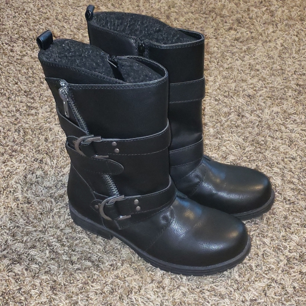 Super cute black moto boots size 8